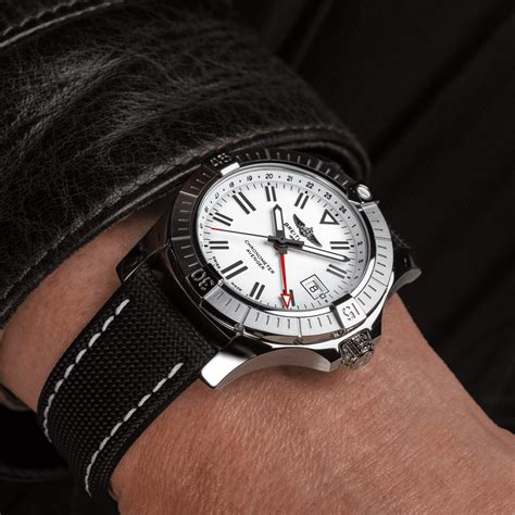 breitling avenger chronograph 43 review|Breitling Avenger gmt 43 white.